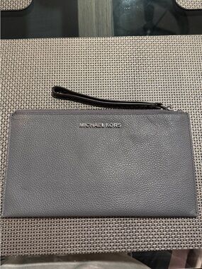 Michael Kors Jet Set travel Gray Pebbled Leather Wristlet Clutch with Strap